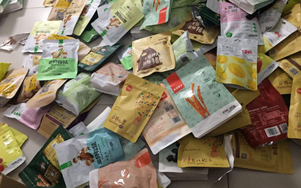 三只松鼠、良品鋪?zhàn)硬捎玫氖悄姆N食品包裝袋?
